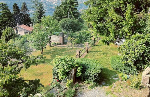 Torno Apartment | Villa Rossa, magnificent garden and view on the lake at only 10 min. from Como