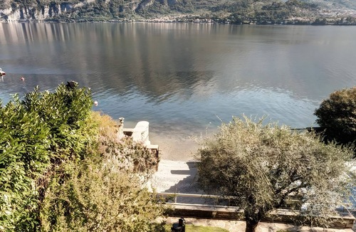 Oliveto Lario Villa | Villa 'Sara Lakeside' with Lake View, Wi-Fi and Air Conditioning