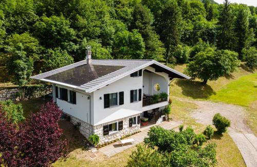 Treviso Bresciano House | Villa tra montagna e laghi 14 posti