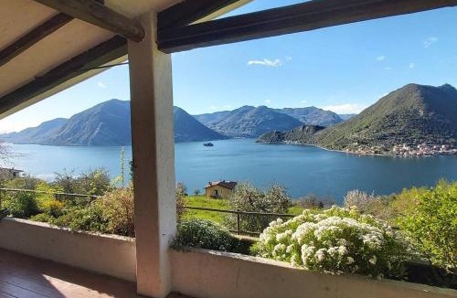 Sulzano Villa | Villa Valeriana - vista esclusiva su Monte Isola - Lago d'Iseo