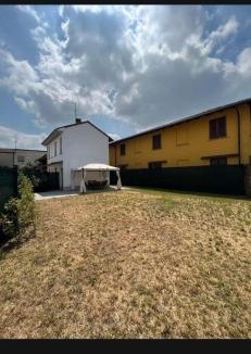 Garlasco Villa | Villetta Garlasco Centro con Giardino