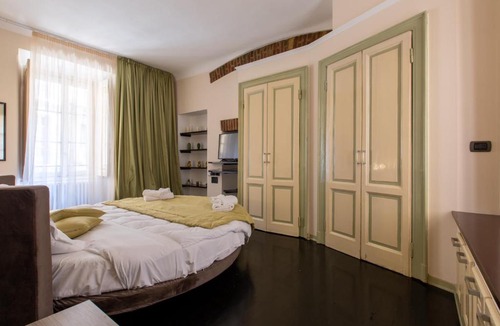 Magenta Apartment | Vincenzo Monti Apartment