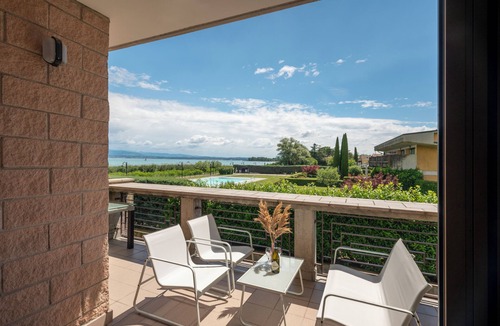 Lugana Apartment | VISTA Lake&Pool Sirmione new swimming pool Comfort, style, view of the lake