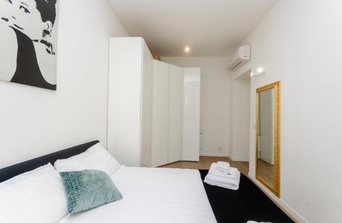 Centro Direzionale Apartment | VivimiHome Modern Central Flat Bosco Verticale
