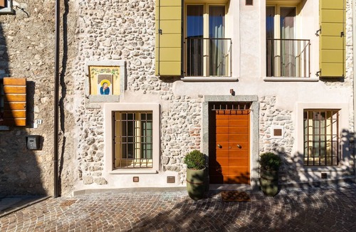 Voltino Apartment | Wohnung in Voltino mit Privatparkplatz by Interhome