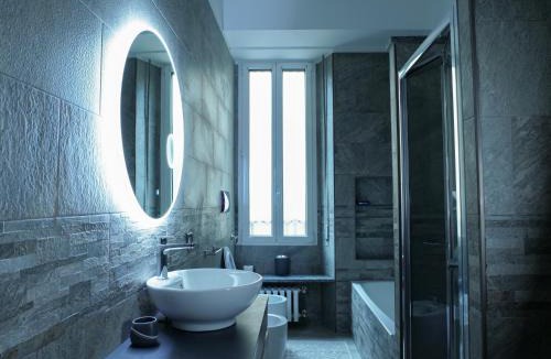Porta Romana Apartment | Wonderful downtown apartment-HD NETFLIX, KING-SIZE BED, two minutes' walk from metro