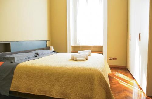 Porta Romana Apartment | Wonderful downtown apartment-HD NETFLIX, KING-SIZE BED, two minutes' walk from metro