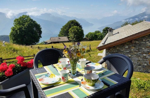 Peglio House | Wonderful private villa for 6 people with WIFI, TV, patio and pets allowed