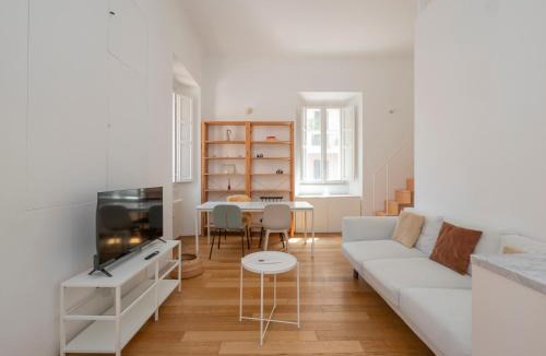 Porta Tenaglia Apartment | Xenia Apartments - Attic studio apartment in Chinatown