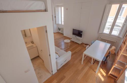 Porta Tenaglia Apartment | Xenia Apartments - Attic studio apartment in Chinatown