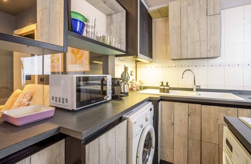 Zona Zara Apartment | Zara 63 - One Bedroom Apartment, Sleeps 4