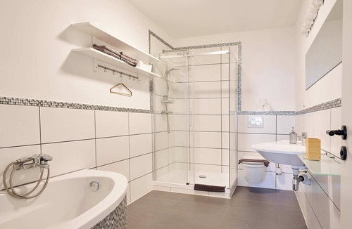 Neuoetting Hotel | Zur Krone