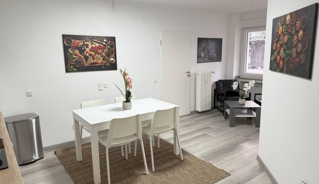 #1 Top room: central & comfortable, shared bathroom