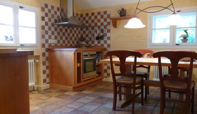 A converted fruit barn, thatched, on 2 floors with 2 bedrooms