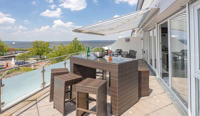 Apartment 'Studio Comfort' with direct Lake View, Balcony and Wi-Fi