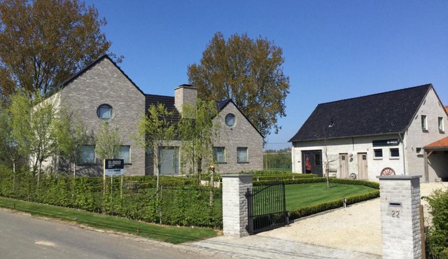 B&B 22