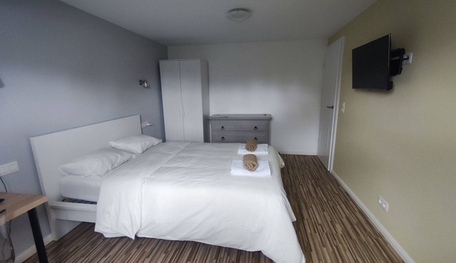 Charming bed & breakfast in serene Arlon with WiFi. Private room in our house.