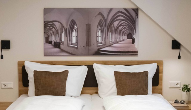 Comfortable double room in Heidenheim with WLAN, free parking