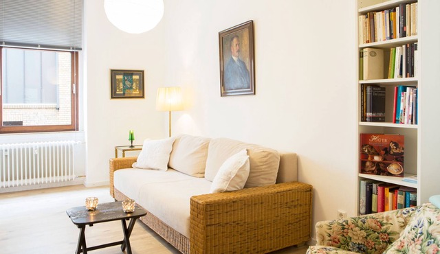 Comfortable nice central 2 bedroom flat near trade fair