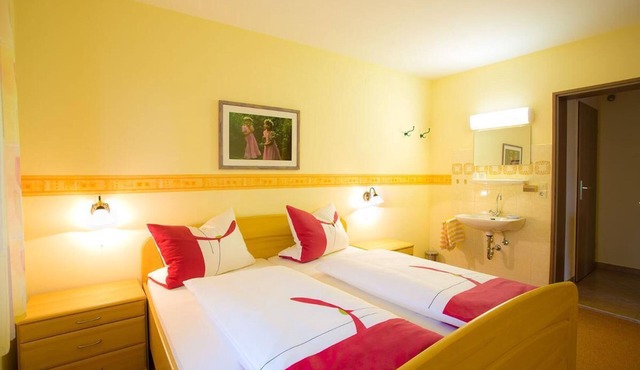 Comfortable vacation apartment with 2 separate bedrooms for up to 4 people