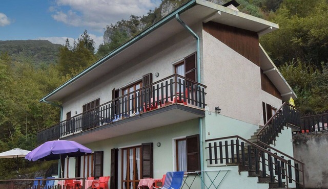 Cosy apartment for 6 guests with WIFI, TV, terrace and pets allowed