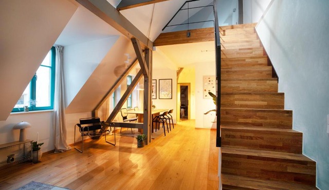 Design Studio in Hinterhof-Remise