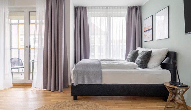 Dresden Wallstr | Suite L + Balcony (LT)