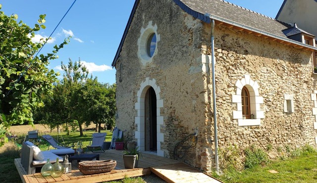 Family guesthouse near La Flèche, pets allowed