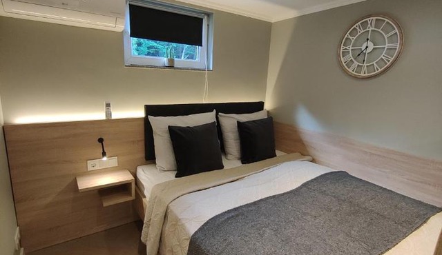 Five Studios - Premium Rooms with King Size Bed, Kitchen, AC, close to Ramstein Air Base