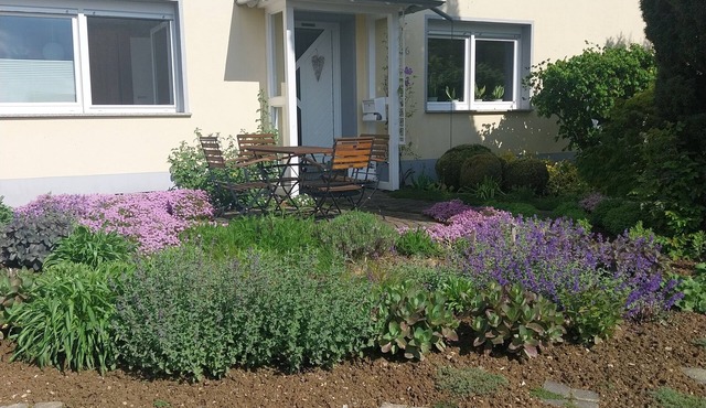Gemütliche Ferienwohnung mit Terrasse und Wunderschönem Garten