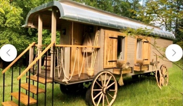 Glamping: relaxation in a circus wagon