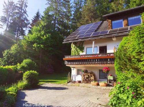 Haus-Daxberg-idyllisch-gelegen-im-Bayerischen-Wald
