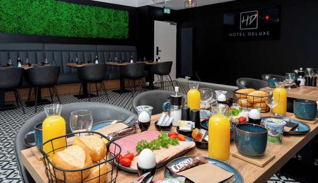 Hotel Deluxe
