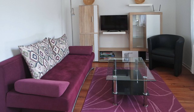 Living between forest and meadows, quiet, cozy, close to town and Celle close