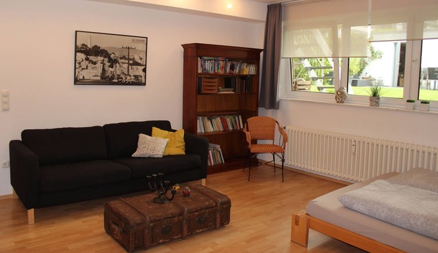 Modern, quiet apartment with garden view