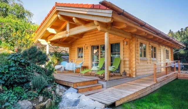 Naturally secure - romantic wooden chalet with comfort & charm
