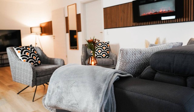 Paderborn Oasis with Fireplace, Parking & Balcony, Stylish Home, 24/7 Check-in