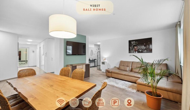 Sali Homes - AM2 Spacious Apartment with Terrace in City Center