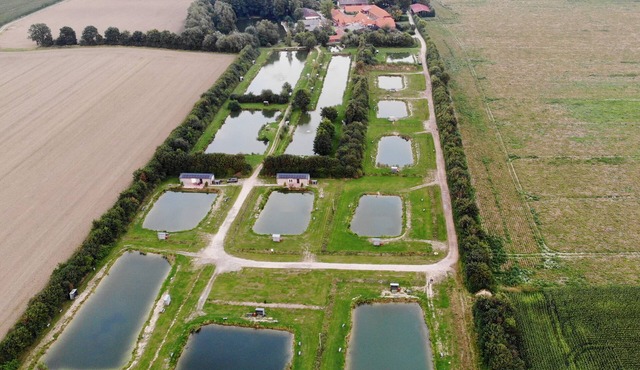 Studio for 2 to 3 persons with terrace, playground and 16 fishing ponds