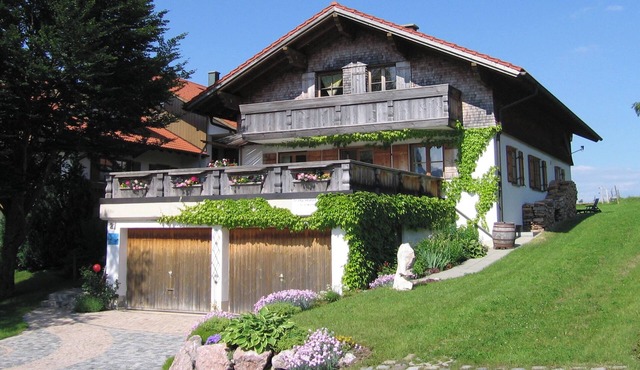 Studio 'In Pfronten' with Mountain View, Balcony and Wi-Fi