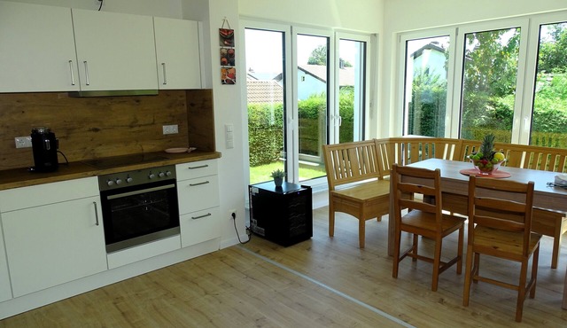 Sunny apartment with large garden in a local recreation area