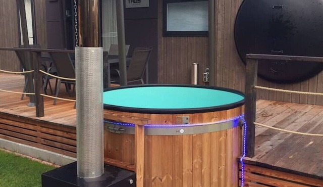Tiny house on Lake Murner with hot tub