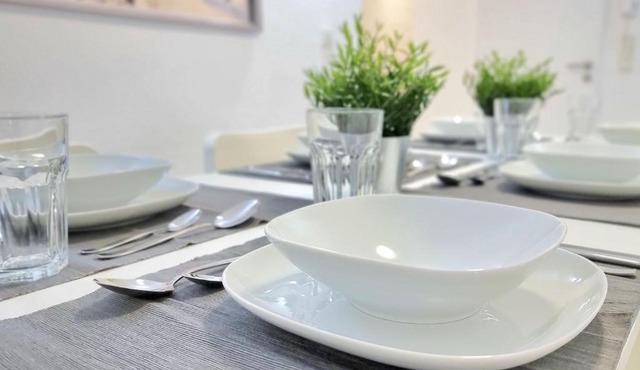 TOP Monteurwohnung mit Balkon, 5 Zimmer, voll ausgestattet, Wäsche inklusive, kostenfreier Parkplatz und WLAN - IL01
