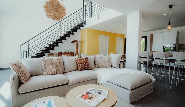 Villa 'Maures' with Shared Pool, Wi-Fi and Air Conditioning