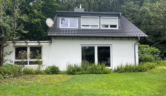 Waldhaus - Central and family-friendly with a large fenced garden.