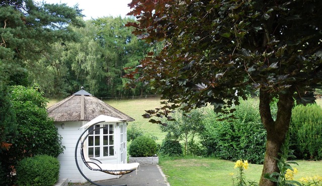 Wonderful, idyllically located cottage with hot tub and views of the countryside.
