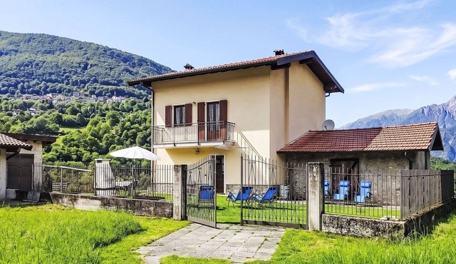 Wonderful private villa for 6 people with WIFI, TV, patio, pets allowed and panoramic view
