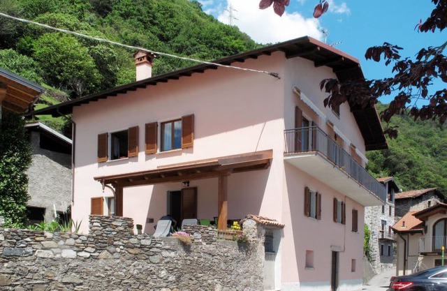 2 bedroom Apartment, sleeps 4 in Gravedona with WiFi
