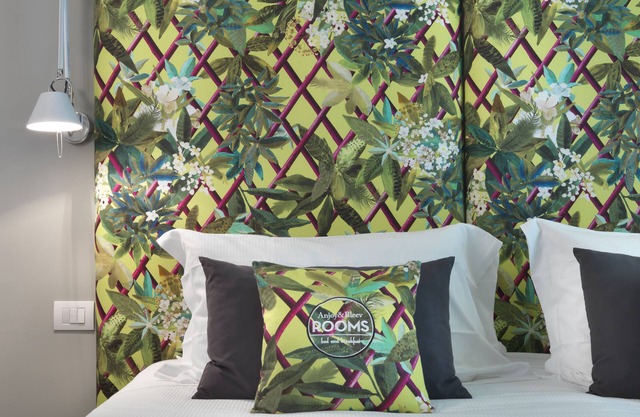 Anjoy & Bleev Rooms | HIPPO | Deluxe king size bedroom