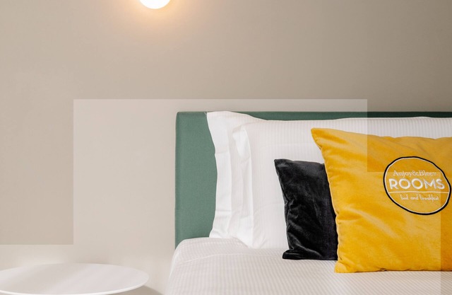 Anjoy & Bleev Rooms | MANDRILLO | Deluxe king size bedroom